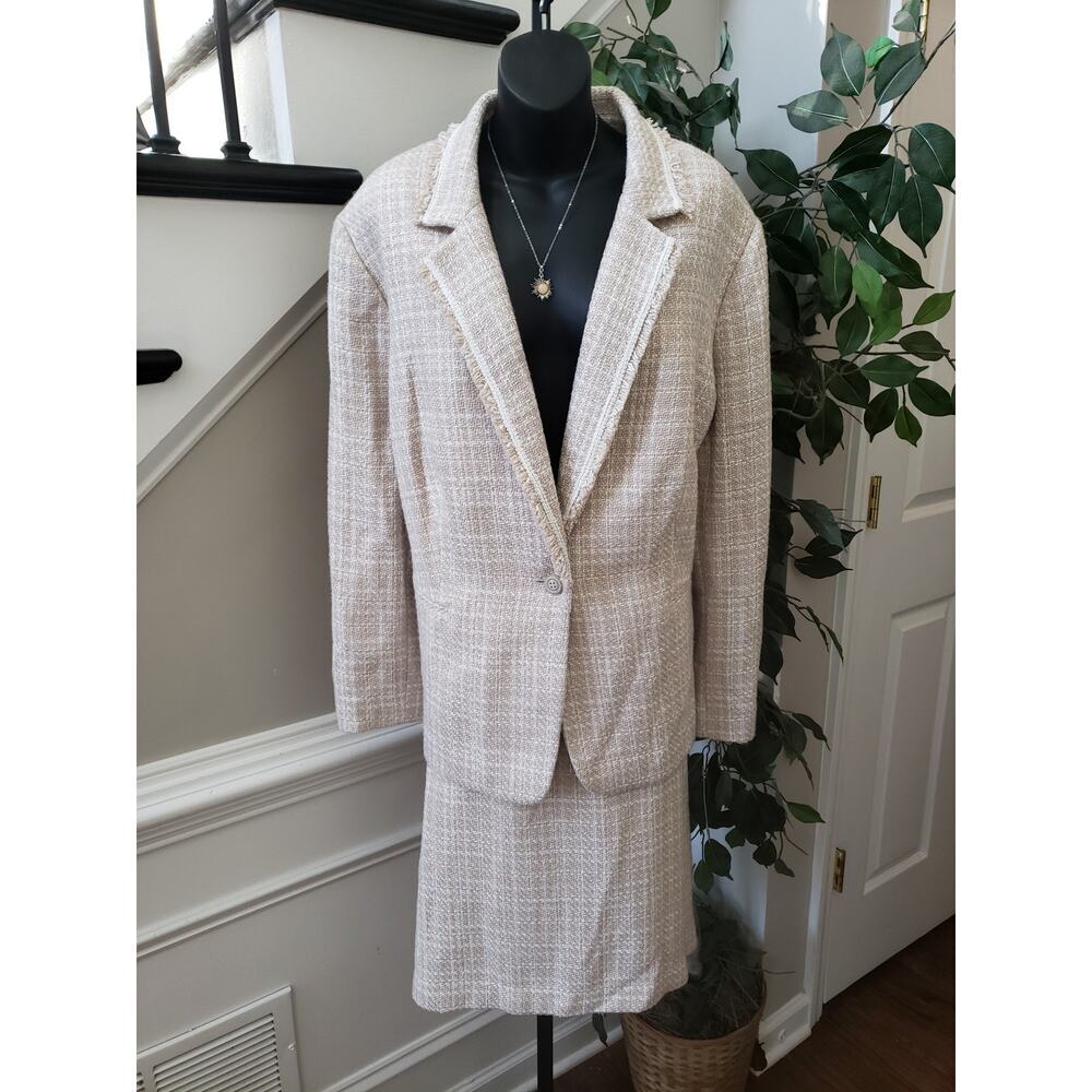 Tahari Arthur S.โ Levine Skirt Suit Set Womens 22W Beige Fringe Trim Notch Lapel